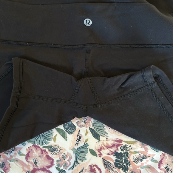 Lululemon Wunder Under Shorts 10 - Picture 4 of 4